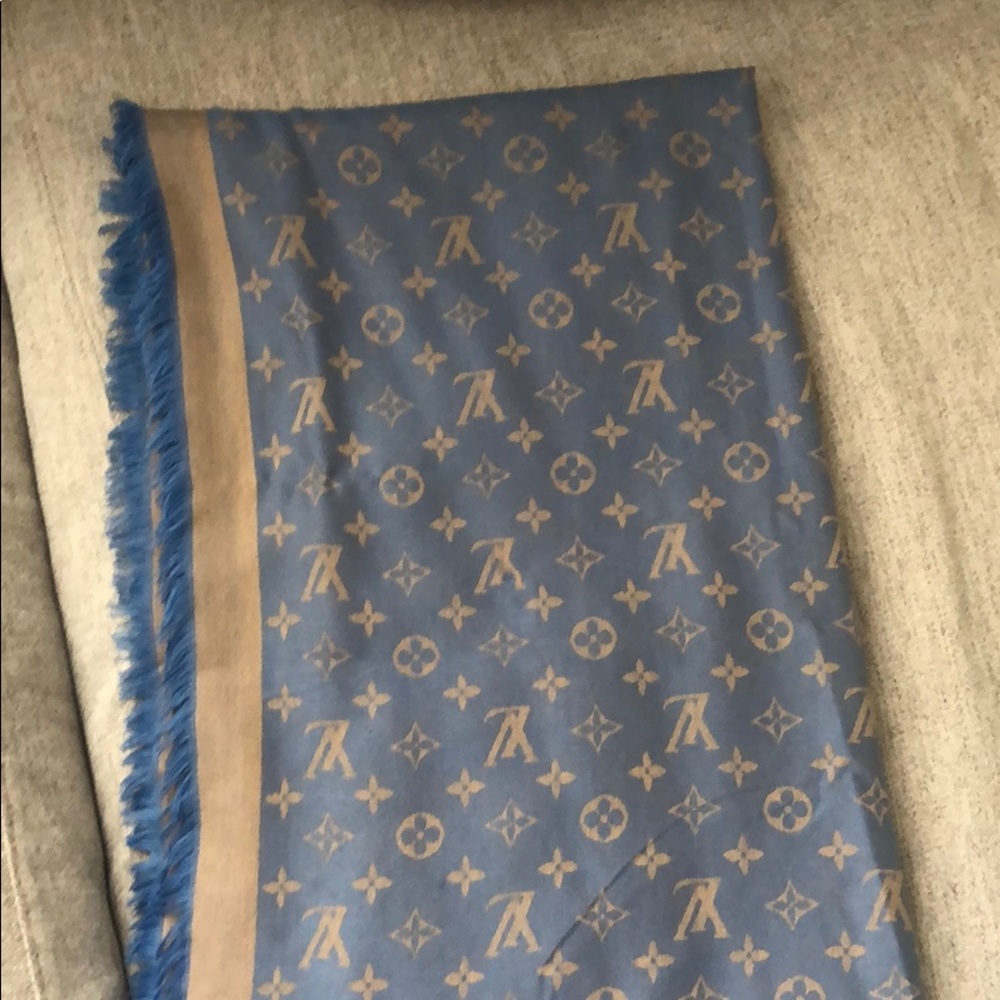 Louis Vuitton scarf